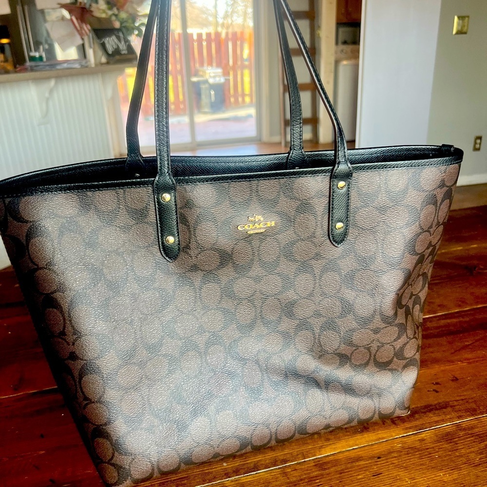 Coach large tote rare find